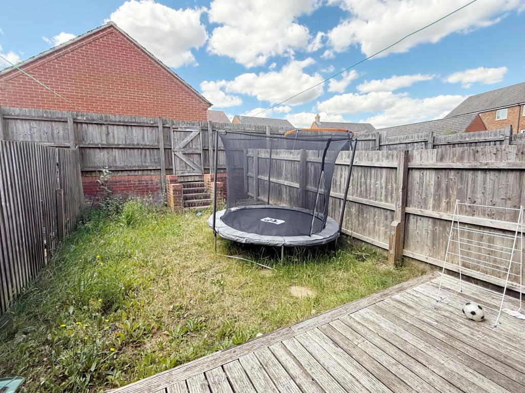 Lot: 155 - MID-TERRACE HOUSE FOR INVESTMENT - Rear Garden